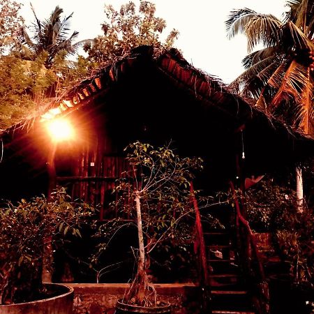 Aliya Riverside & Safari Resort Udawalawe Exterior photo