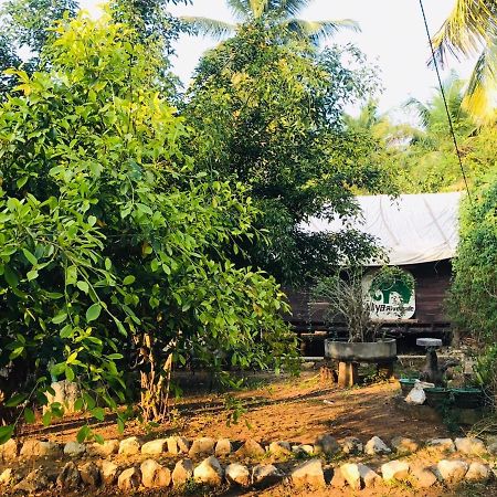 Aliya Riverside & Safari Resort Udawalawe Exterior photo