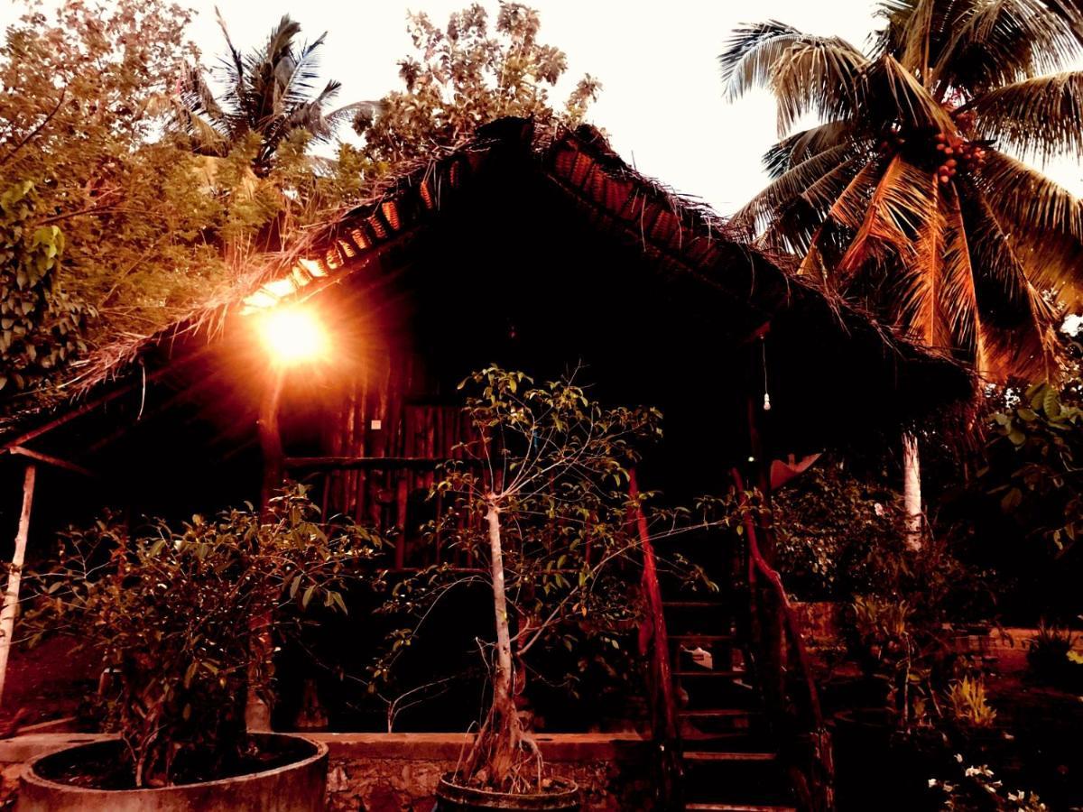 Aliya Riverside & Safari Resort Udawalawe Exterior photo